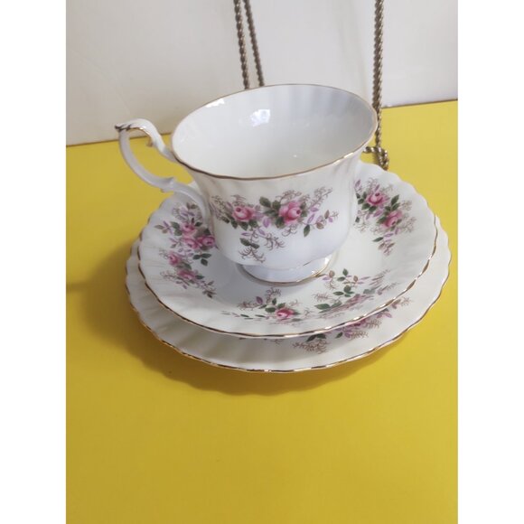 4 Sets Royal Albert Bone China Lavender Rose Tea Cup Saucer & Bread Plate 2008 - Picture 14 of 14